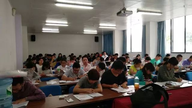 未来的你,一定会感谢现在努力的自己!